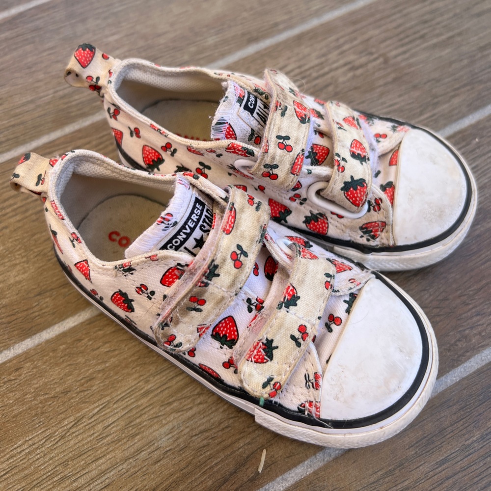 Toddler size 7 strawberry converse